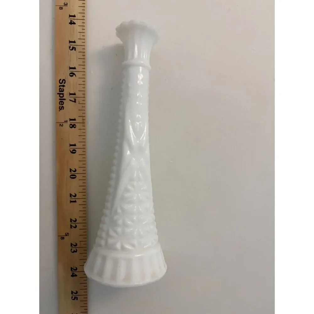 Vtg. White milk glass buds vase 9